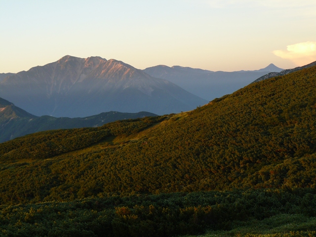 北ｱﾙﾌﾟｽ 優美な山容の名山へ立山 薬師岳縦走 りんゆうブログ